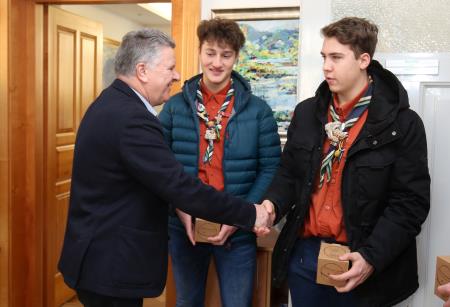 Obisk skavtov, Luč miru iz Betlehema 08 Foto Ljubo Vukelič